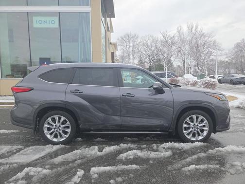 2022 Toyota Highlander Hybrid Limited