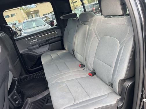 Diamond Black Crystal Pearlcoat 2022 RAM 1500 Big Horn/Lone Star