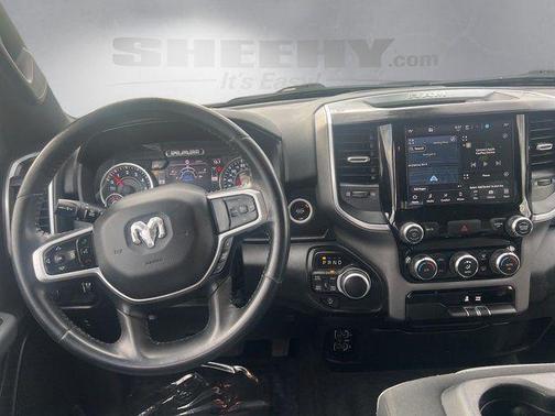 Diamond Black Crystal Pearlcoat 2022 RAM 1500 Big Horn/Lone Star