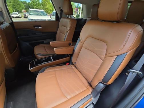 Deep Ocean Blue Pearl 2022 Nissan Pathfinder Platinum 4WD