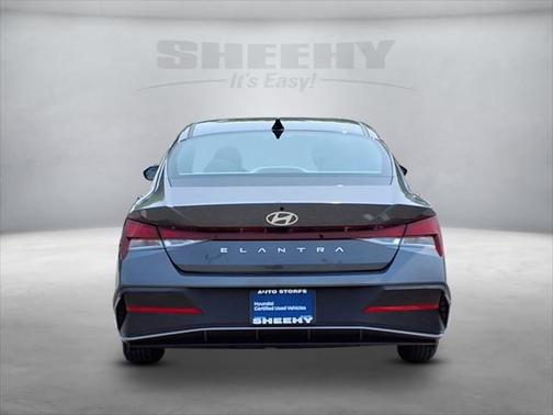 2025 Hyundai ELANTRA SE