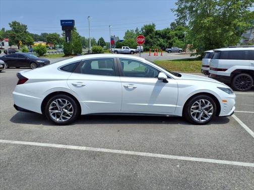 2022 Hyundai SONATA SEL