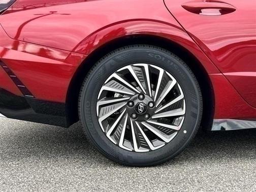 2025 Hyundai SONATA Hybrid SE