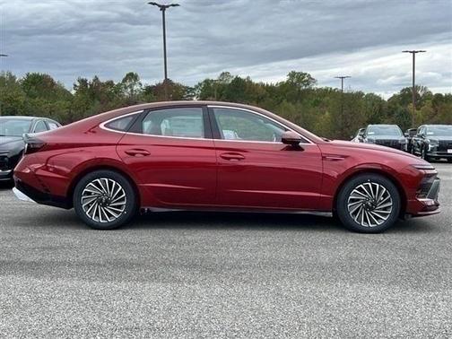 2025 Hyundai SONATA Hybrid SE