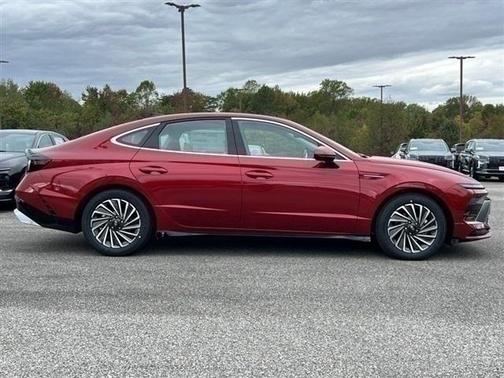 2025 Hyundai SONATA Hybrid SE