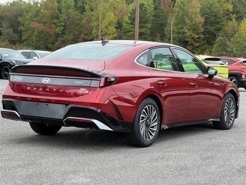 2025 Hyundai SONATA Hybrid SE