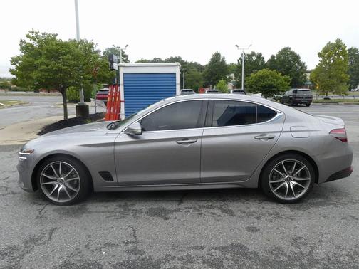 2022 Genesis G70 2.0T RWD
