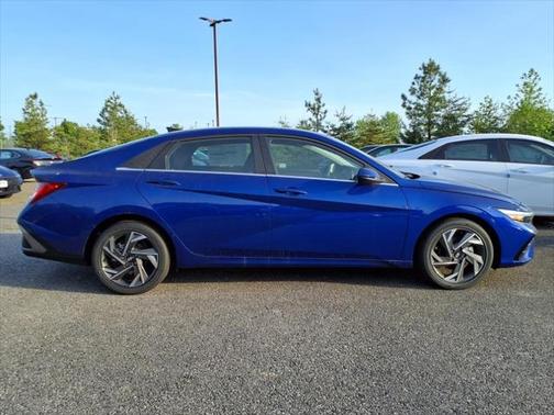 2025 Hyundai ELANTRA SEL