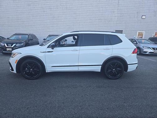 2022 Volkswagen Tiguan 2.0T SE R-Line Black 4MOTION