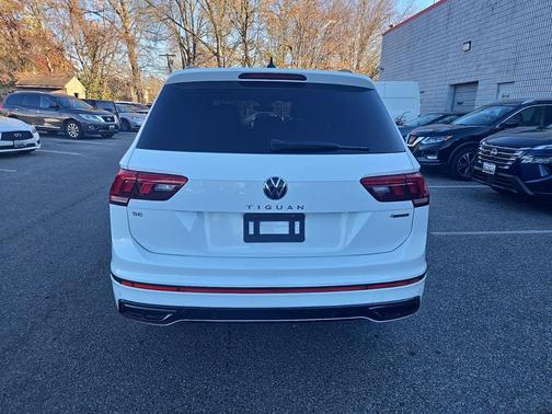 2022 Volkswagen Tiguan 2.0T SE R-Line Black 4MOTION