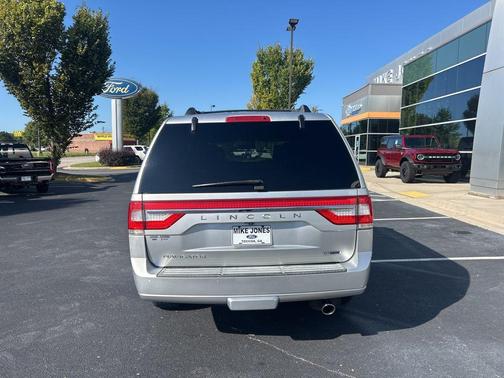 2016 Lincoln Navigator Select