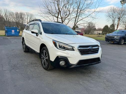 Crystal White Pearl 2018 Subaru Outback 2.5i Limited