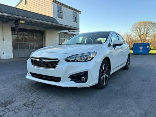 Crystal White Pearl 2019 Subaru Impreza 2.0i Premium