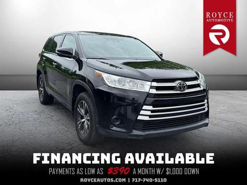 Midnight Black Metallic 2017 Toyota Highlander LE