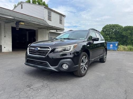 Crystal Black Silica 2018 Subaru Outback 3.6R Limited