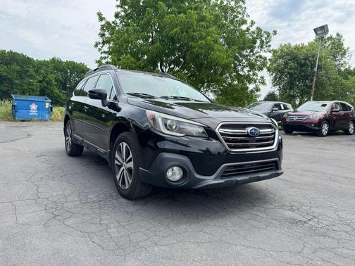 Crystal Black Silica 2018 Subaru Outback 3.6R Limited