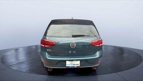 2018 Volkswagen Golf GTI 2.0T SE 4-Door