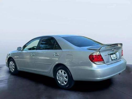 Silver 2005 Toyota Camry SE