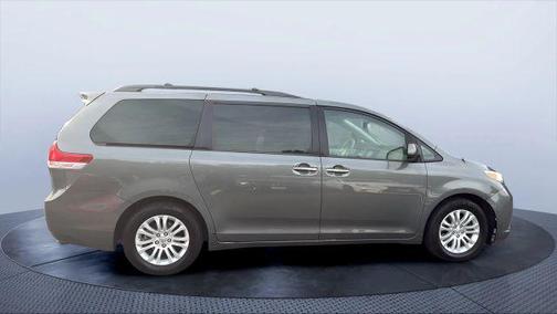 2014 Toyota Sienna XLE