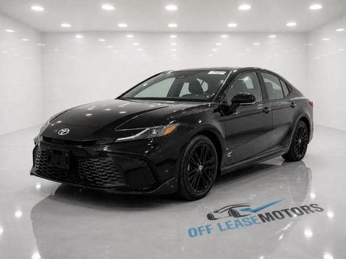 Black 2025 Toyota Camry SE