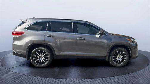 2017 Toyota Highlander SE