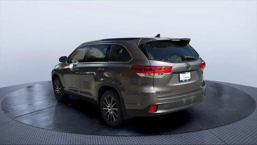 2017 Toyota Highlander SE