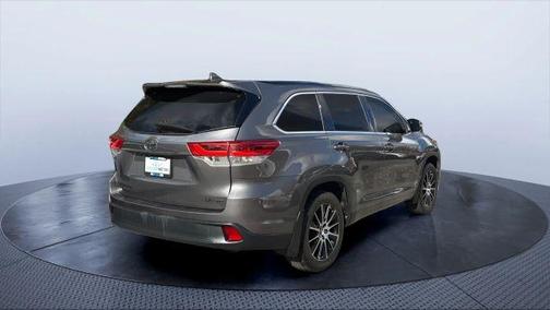 2017 Toyota Highlander SE