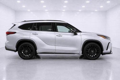 Silver 2023 Toyota Highlander XSE