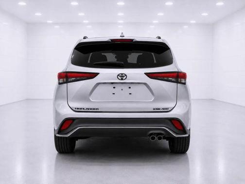 Silver 2023 Toyota Highlander XSE