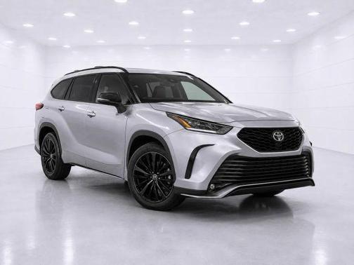 Silver 2023 Toyota Highlander XSE