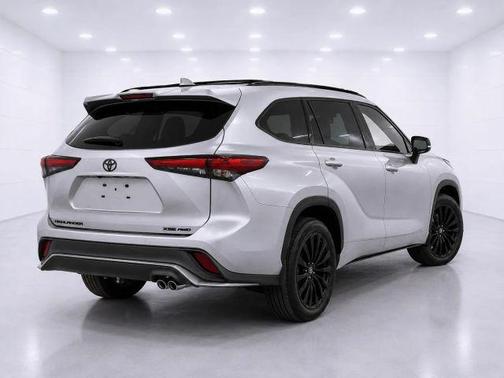 Silver 2023 Toyota Highlander XSE