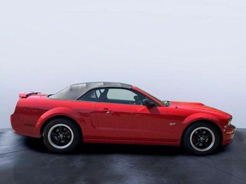 2005 Ford Mustang GT Premium
