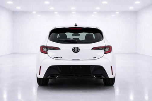 White 2020 Toyota Corolla Hatchback SE