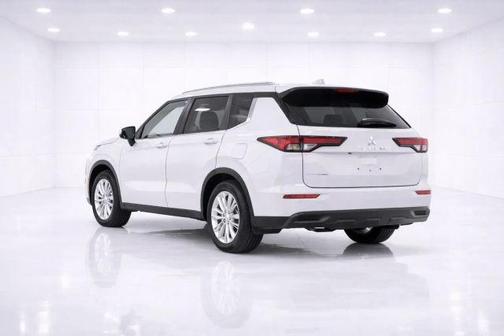 2023 Mitsubishi Outlander ES