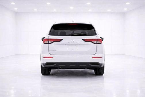 2023 Mitsubishi Outlander ES