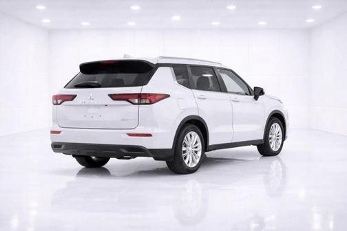 2023 Mitsubishi Outlander ES