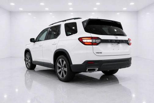 White 2025 Honda Pilot Sport