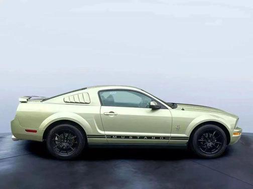2005 Ford Mustang Premium