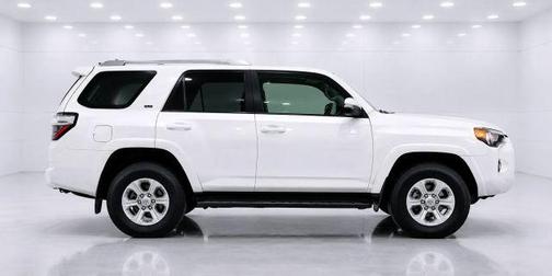 White 2017 Toyota 4Runner SR5 Sport