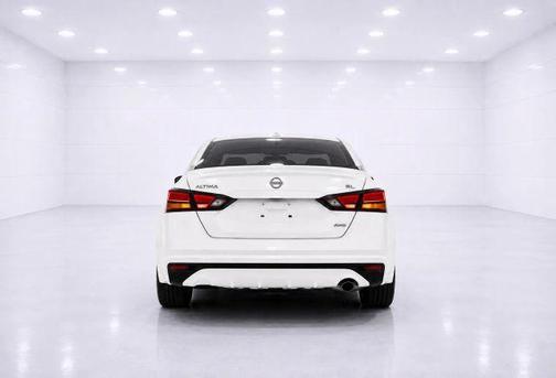 White 2023 Nissan Altima 2.5 SL