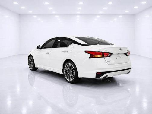 White 2023 Nissan Altima 2.5 SL