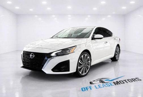 White 2023 Nissan Altima 2.5 SL