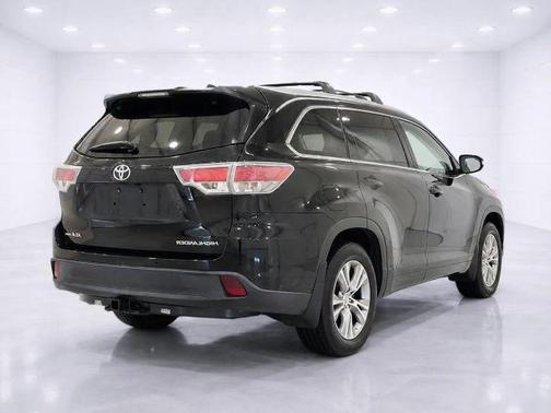 Black 2015 Toyota Highlander XLE