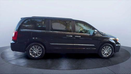 2014 Chrysler Town & Country Touring-L