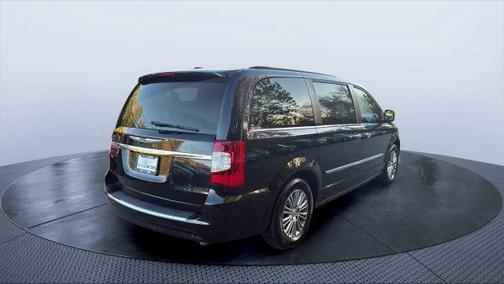 2014 Chrysler Town & Country Touring-L