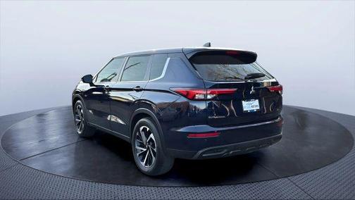 2023 Mitsubishi Outlander SE