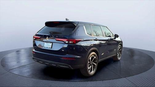 2023 Mitsubishi Outlander SE