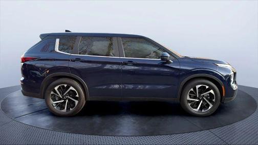 2023 Mitsubishi Outlander SE