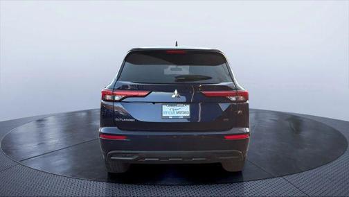 2023 Mitsubishi Outlander SE