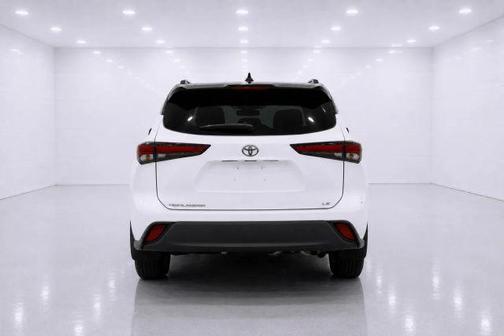 White 2021 Toyota Highlander L